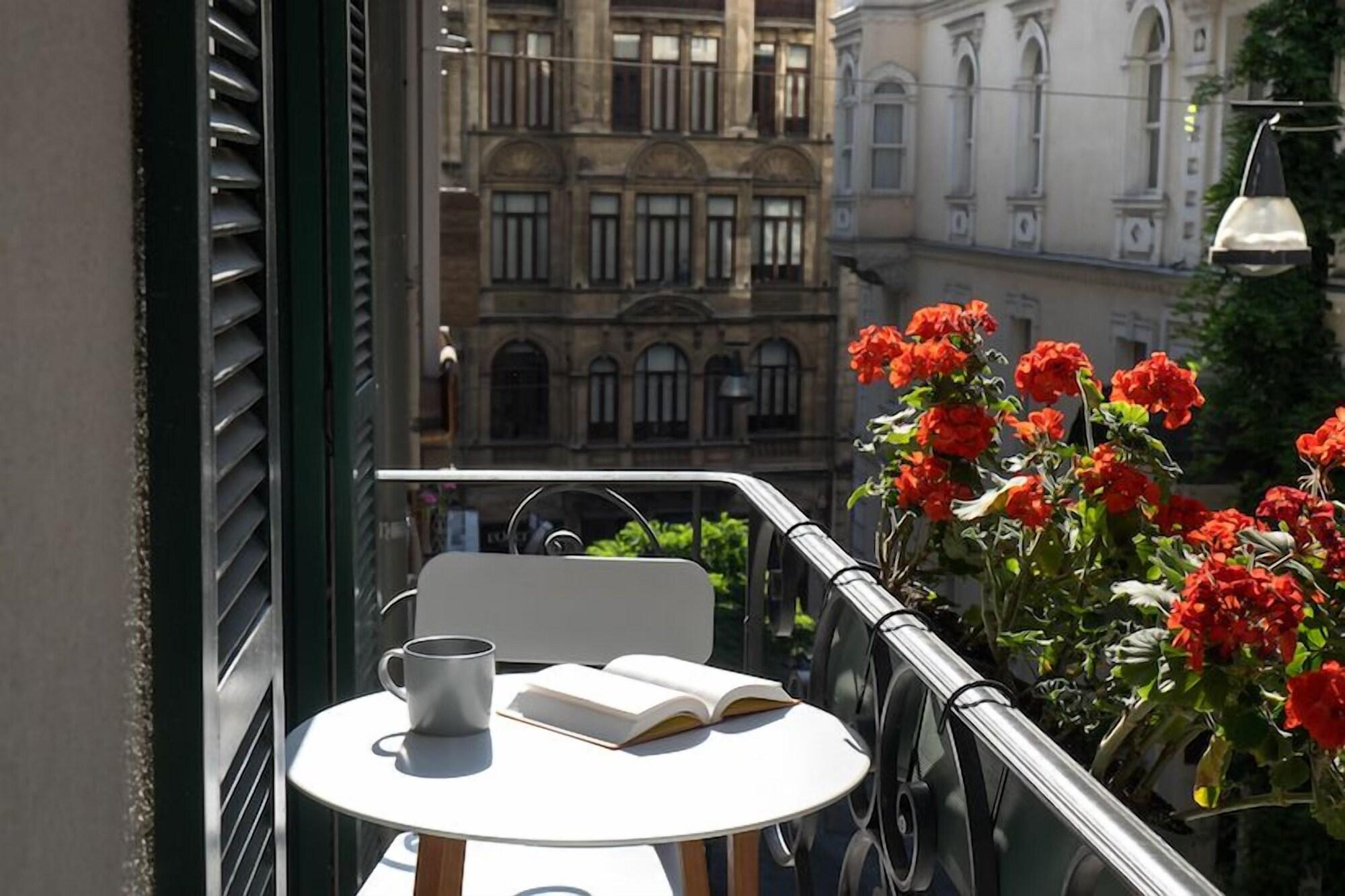 Pera Neuf Hotel Istanbul Bagian luar foto